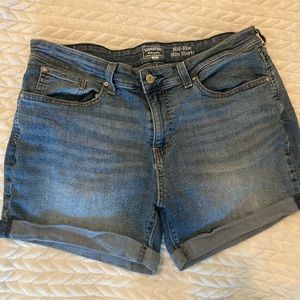 Levi’s mid-Rise shorts